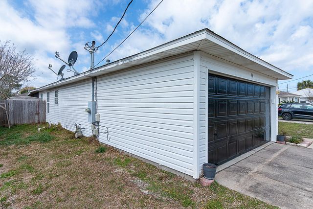 46 Stowe Road, Mary Esther, FL 32569