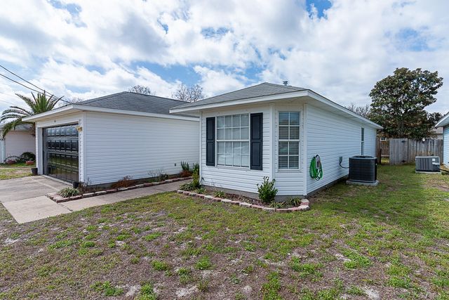 46 Stowe Road, Mary Esther, FL 32569