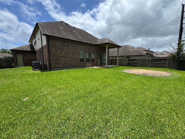 718 S Chamfer Way, Crosby, TX 77532