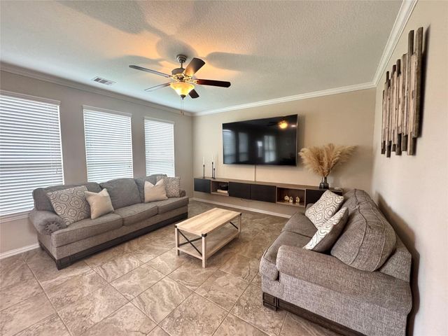 718 S Chamfer Way, Crosby, TX 77532