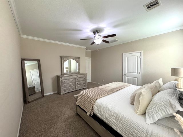 718 S Chamfer Way, Crosby, TX 77532
