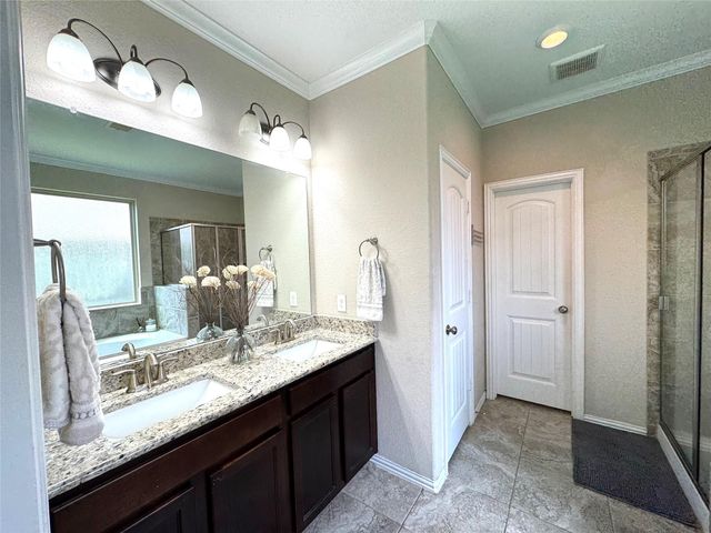 718 S Chamfer Way, Crosby, TX 77532