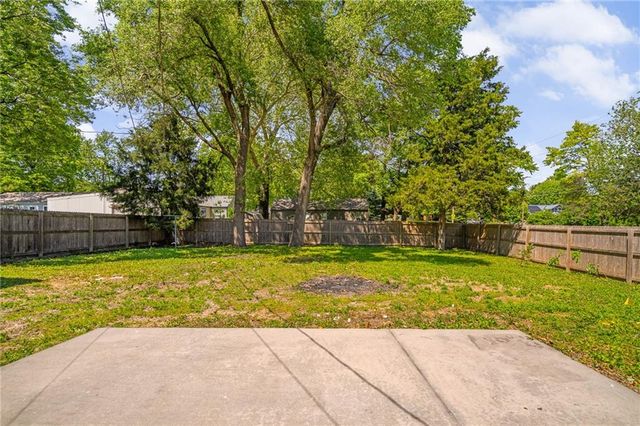 11102 W 69TH Terrace, Shawnee, KS 66203