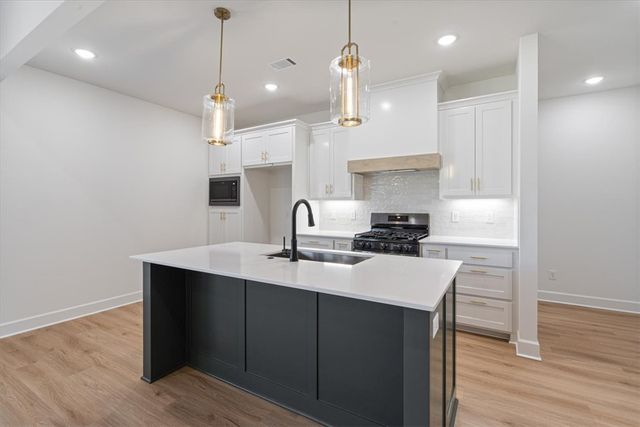 6806 SW Basswood Avenue, Bentonville, AR 72713