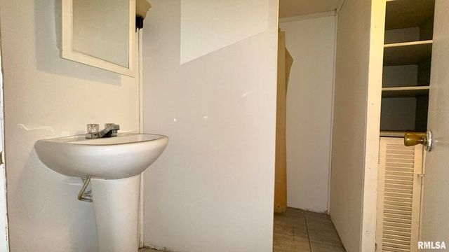 215 McFall Street, Benton, IL 62812