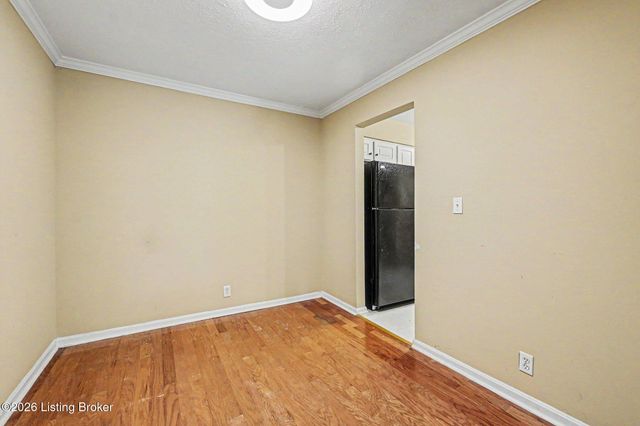 621 Logsdon Ct, Douglass Hills, KY 40243