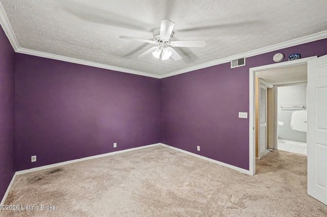 621 Logsdon Ct, Douglass Hills, KY 40243