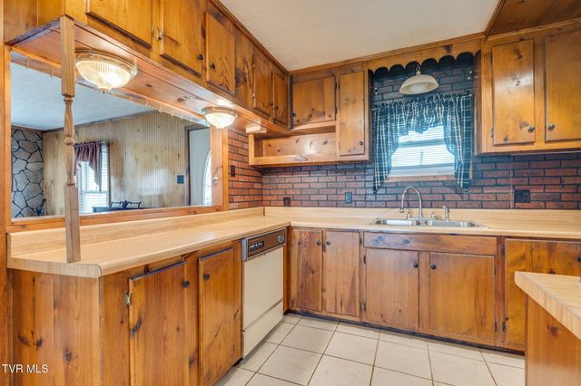 4833 Mabe Stanleytown Rd., Duffield, VA 24244