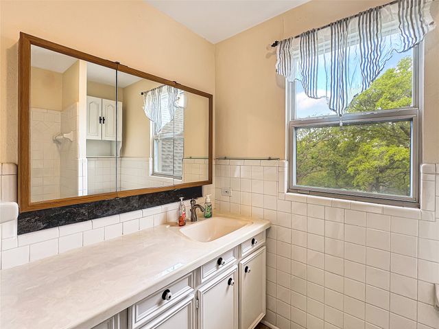 1205 Forest Ridge Drive, Bedford, TX 76022