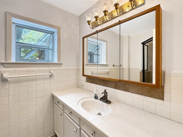 1205 Forest Ridge Drive, Bedford, TX 76022