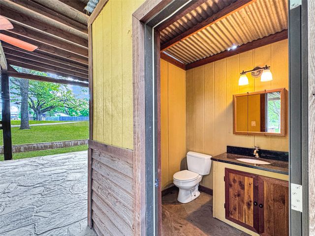 1205 Forest Ridge Drive, Bedford, TX 76022