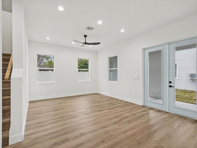 1751 27TH AVENUE N, St Petersburg, FL 33713