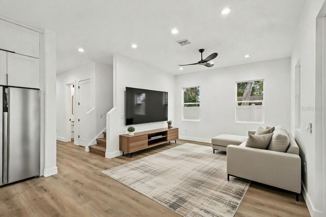 1751 27TH AVENUE N, St Petersburg, FL 33713