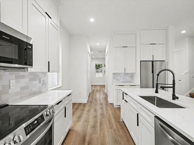 1751 27TH AVENUE N, St Petersburg, FL 33713