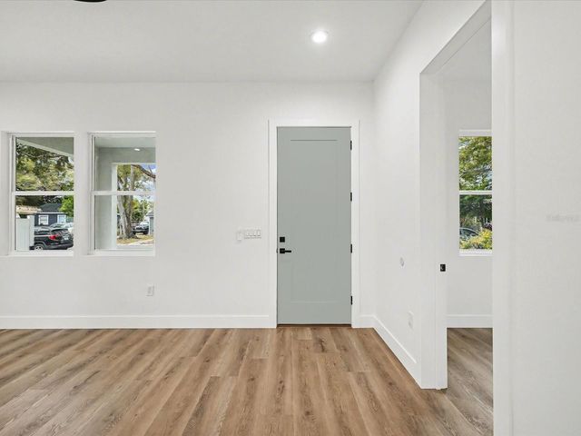 1751 27TH AVENUE N, St Petersburg, FL 33713