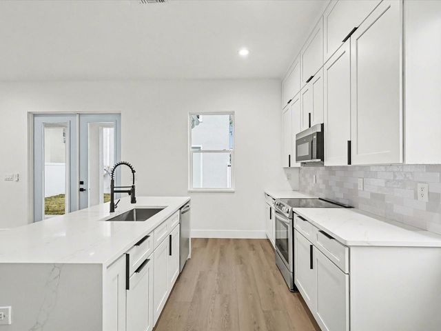 1751 27TH AVENUE N, St Petersburg, FL 33713