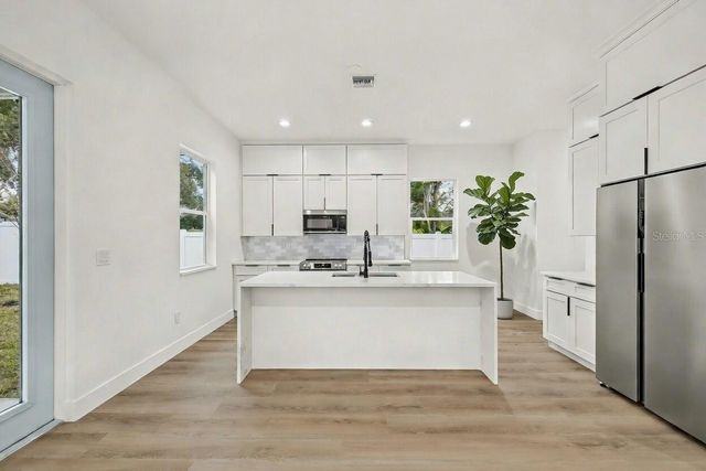 1751 27TH AVENUE N, St Petersburg, FL 33713