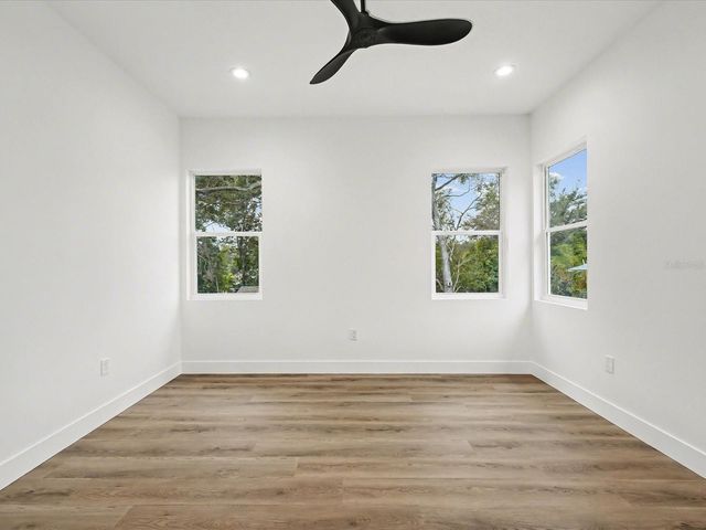 1751 27TH AVENUE N, St Petersburg, FL 33713