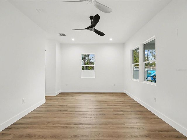 1751 27TH AVENUE N, St Petersburg, FL 33713