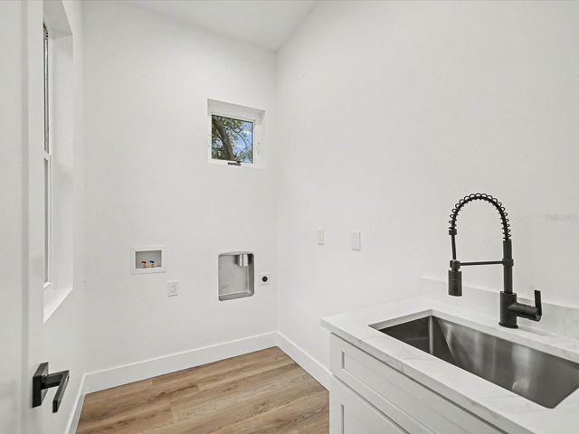 1751 27TH AVENUE N, St Petersburg, FL 33713