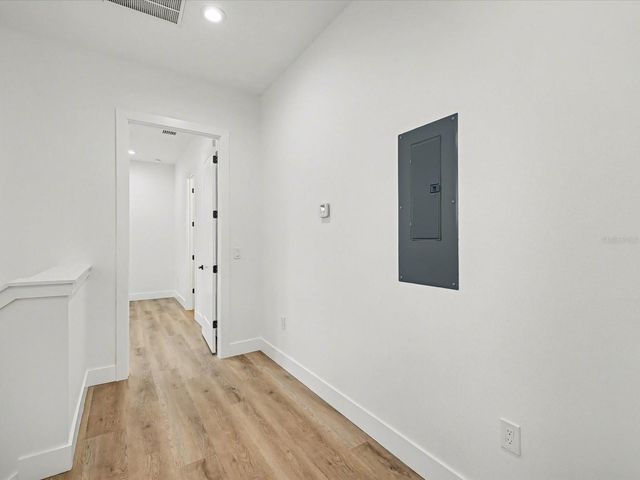 1751 27TH AVENUE N, St Petersburg, FL 33713