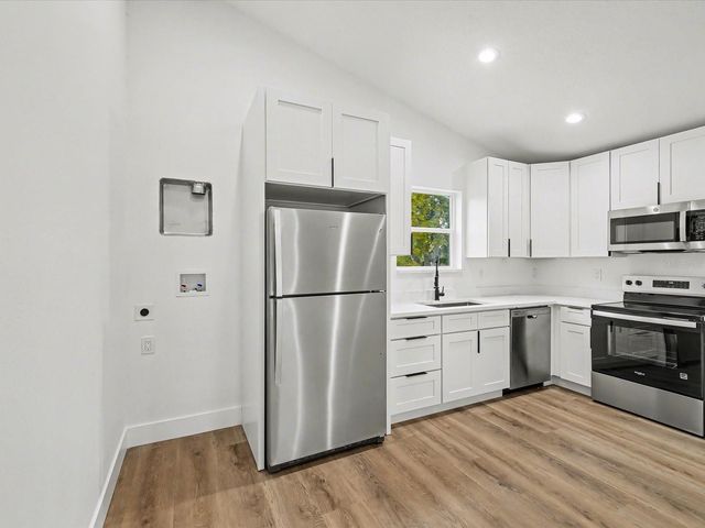 1751 27TH AVENUE N, St Petersburg, FL 33713