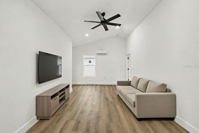 1751 27TH AVENUE N, St Petersburg, FL 33713