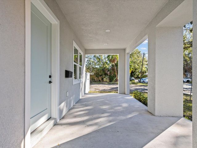 1751 27TH AVENUE N, St Petersburg, FL 33713