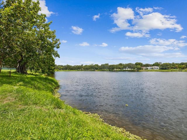 1751 27TH AVENUE N, St Petersburg, FL 33713