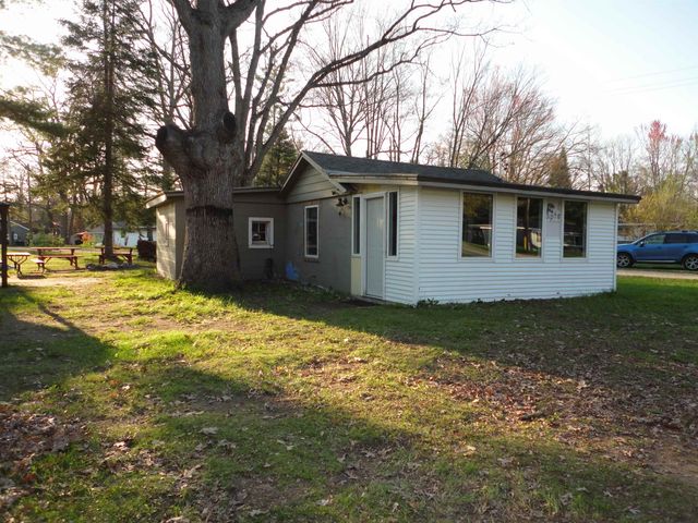 305 Maple Street, Lake, MI 48632