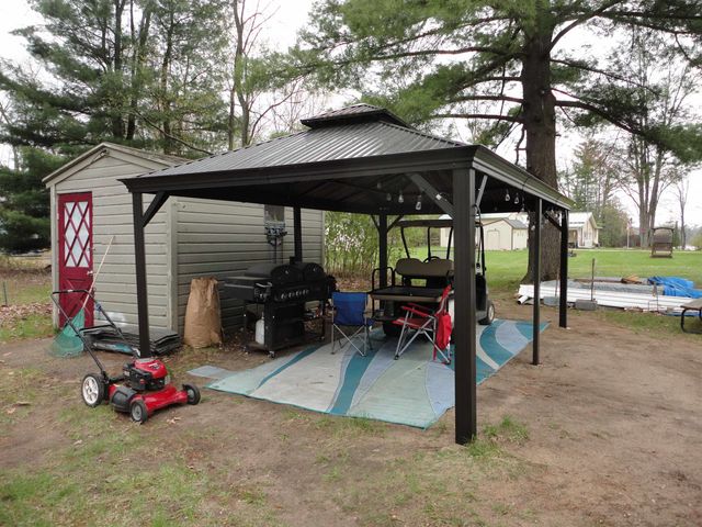305 Maple Street, Lake, MI 48632