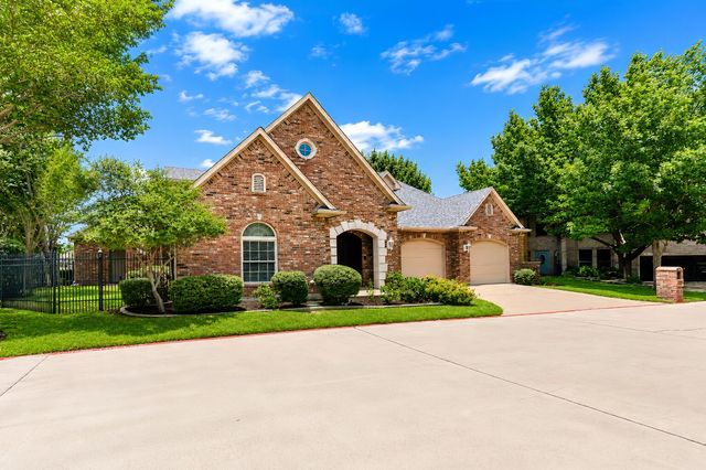 5974 River Bend Drive, Benbrook, TX 76132