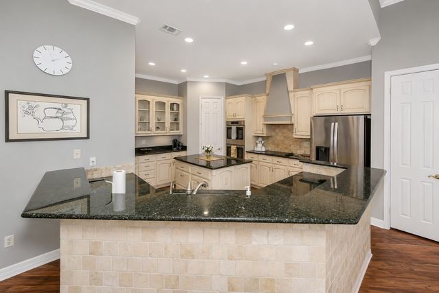 5974 River Bend Drive, Benbrook, TX 76132