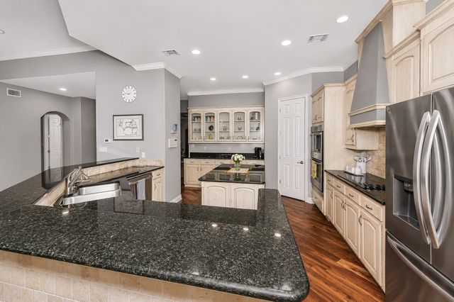 5974 River Bend Drive, Benbrook, TX 76132