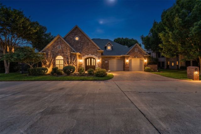 5974 River Bend Drive, Benbrook, TX 76132