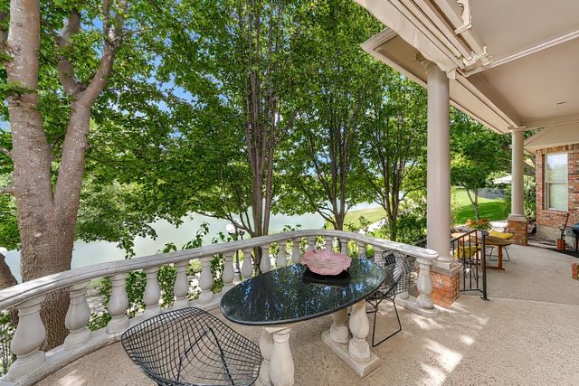5974 River Bend Drive, Benbrook, TX 76132