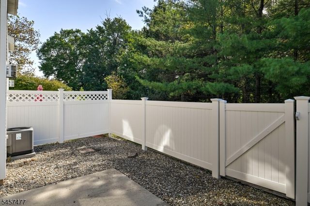 103 Cricket Hill Cir, South Brunswick Twp., NJ 08540