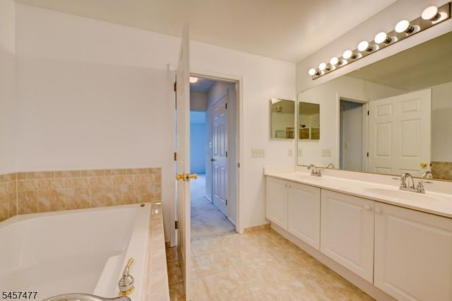 103 Cricket Hill Cir, South Brunswick Twp., NJ 08540