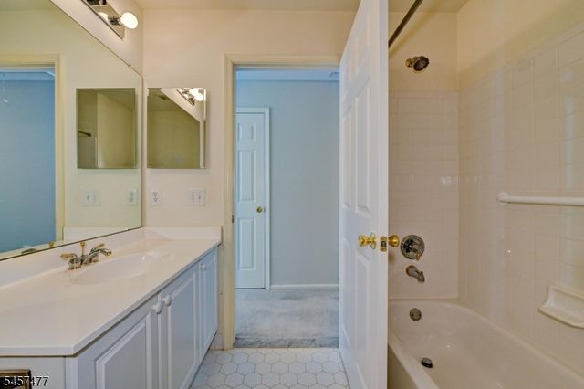 103 Cricket Hill Cir, South Brunswick Twp., NJ 08540