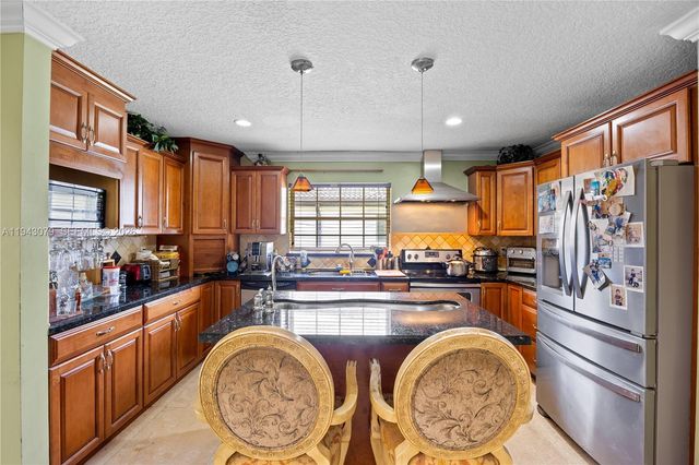 15330 SW 170th Ter, Miami, FL 33187