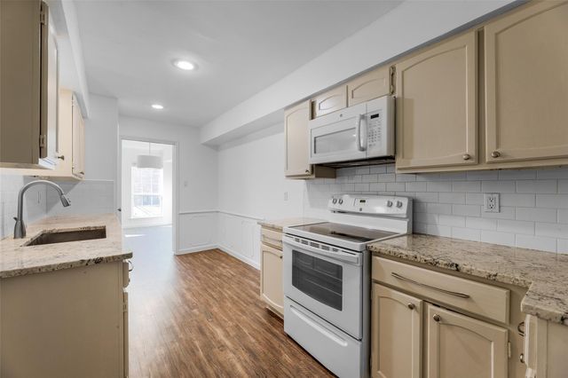 361 N Post Oak Lane 131, Houston, TX 77024