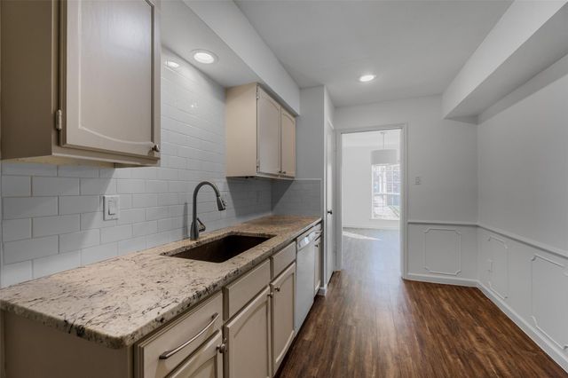 361 N Post Oak Lane 131, Houston, TX 77024