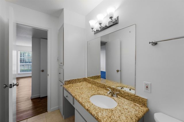 361 N Post Oak Lane 131, Houston, TX 77024