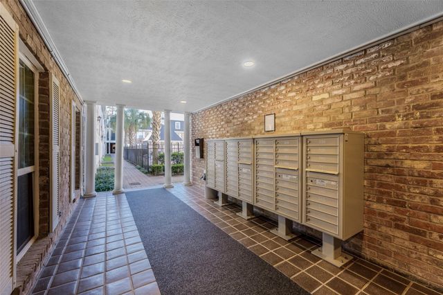 361 N Post Oak Lane 131, Houston, TX 77024