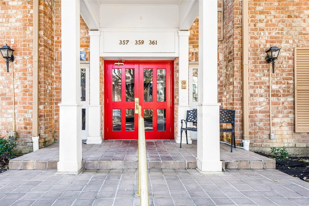 361 N Post Oak Lane 131, Houston, TX 77024