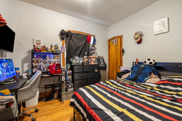 3031 N DAVLIN Court, Chicago, IL 60618