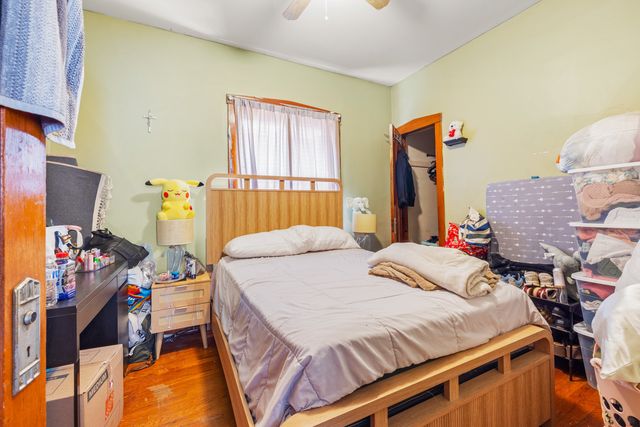 3031 N DAVLIN Court, Chicago, IL 60618