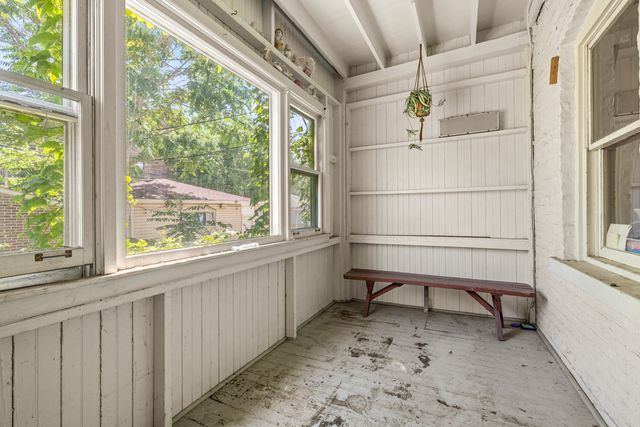 3031 N DAVLIN Court, Chicago, IL 60618