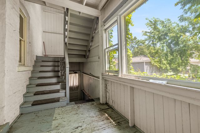3031 N DAVLIN Court, Chicago, IL 60618