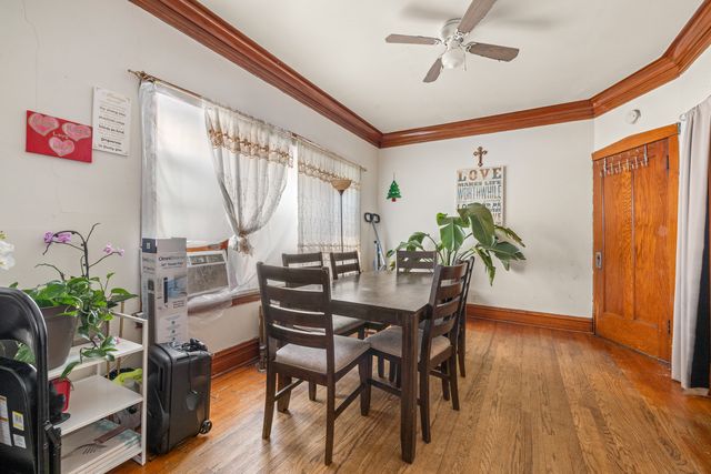 3031 N DAVLIN Court, Chicago, IL 60618